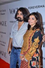 at Vogue_s 5th Anniversary bash in Trident, Mumbai on 22nd Sept 2012 (142).JPG